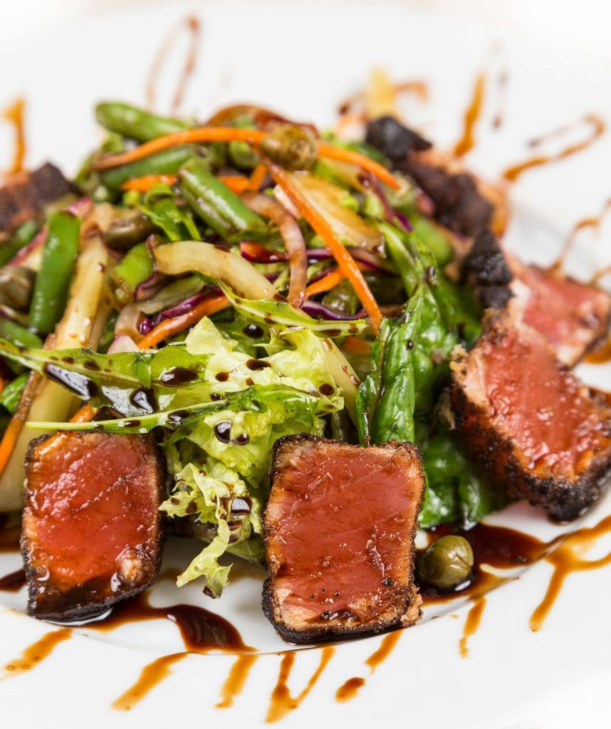 californian-seared-ahi-tuna-salad-spicebreeze