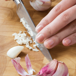 garlic chopping